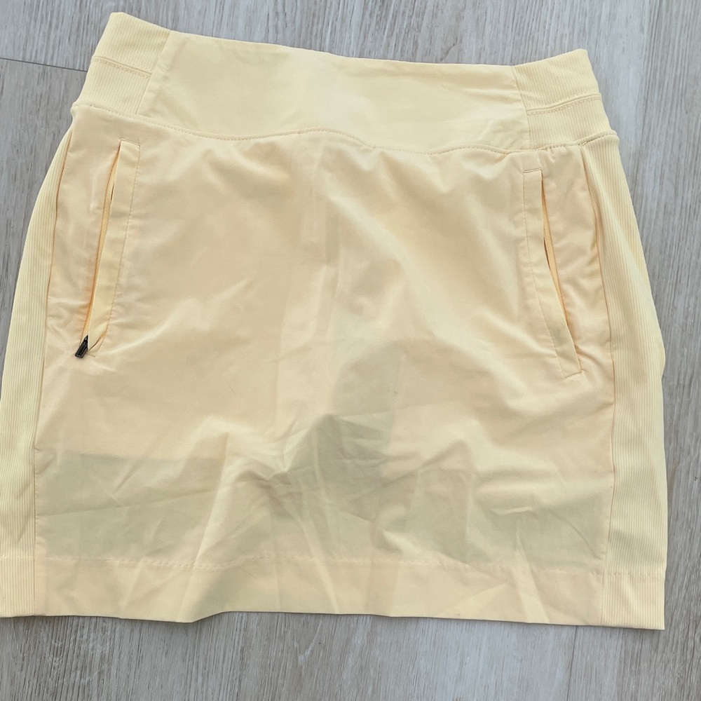 Athleta Light Yellow Active Skort with Front Zip Pockets